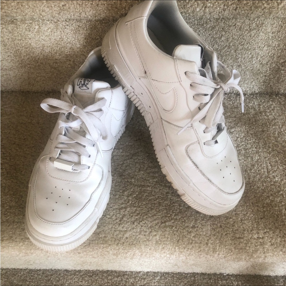 Nike White Low-Top Air force 1 Sneakers
